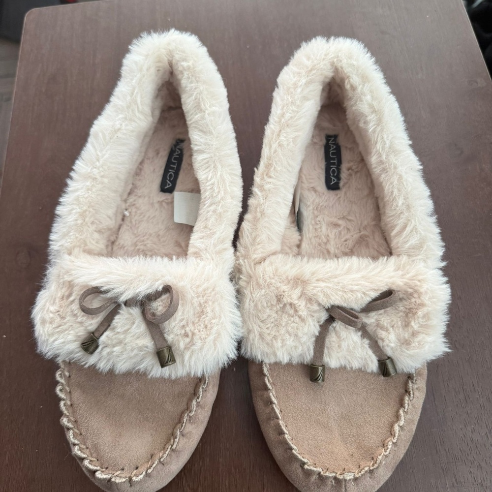 Nautica Beige Clearwater Fold Faux Fur Moccasin Slippers – Size 8 – Brand New